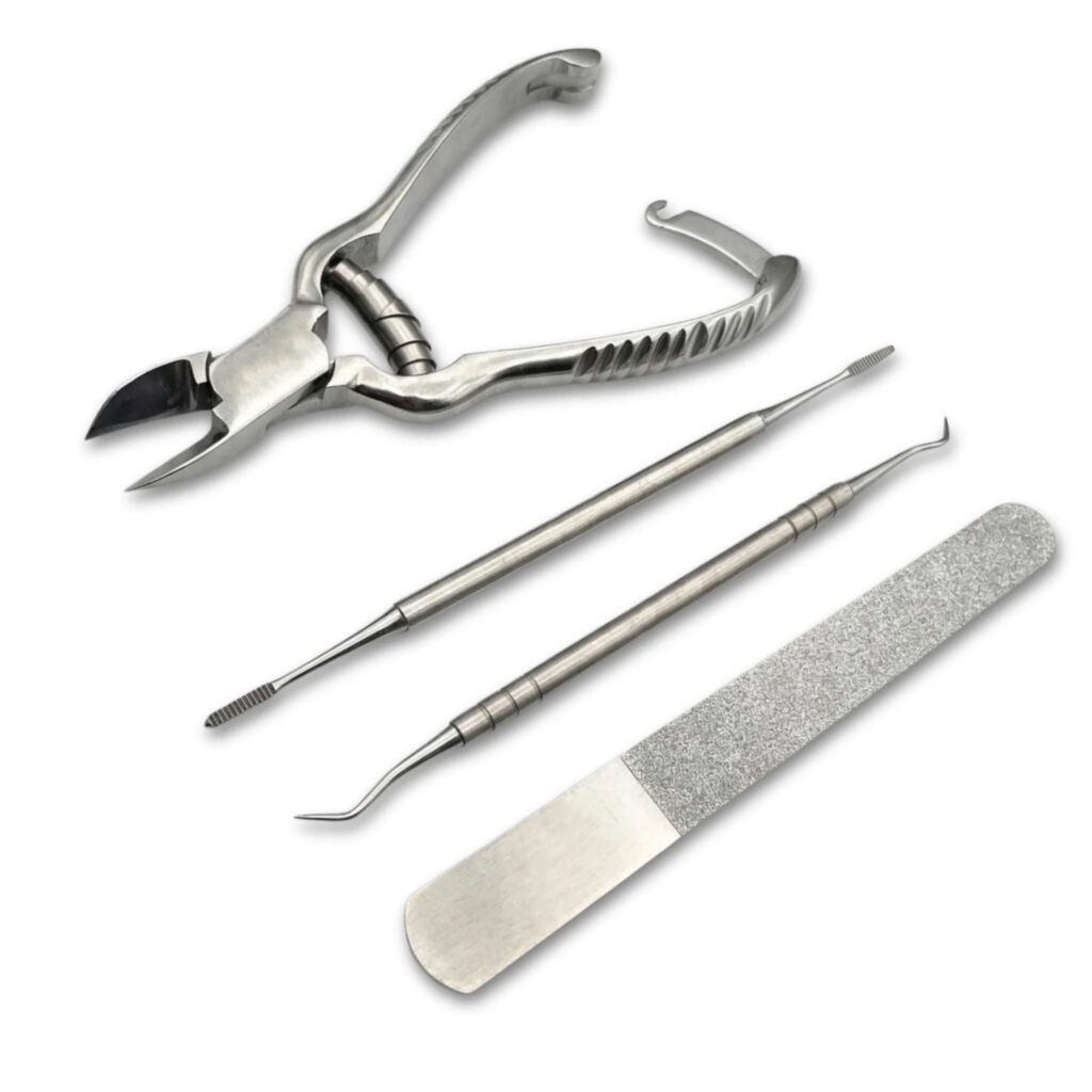 Professional pedicure instrument kit with nippers and files